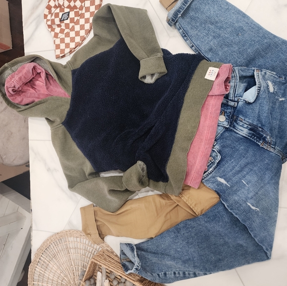 [ GAP] boys size 8,blue textured long sleeve hooded sweater w pocket  green arms - Picture 3 of 16